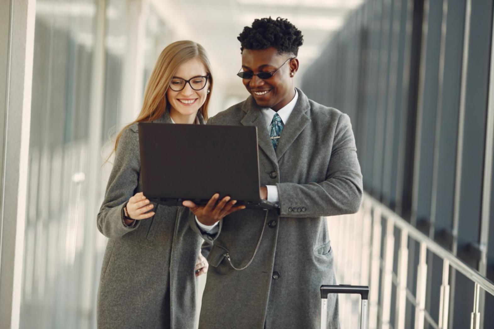 Análisis financiero avanzado con visualización de datos y tendencias de mercado